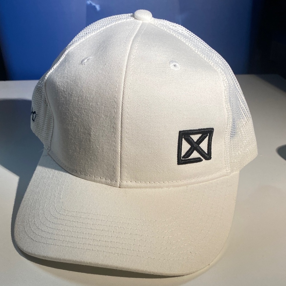 Meraki White Mesh Trucker SnapBack Men’s Hat Cap